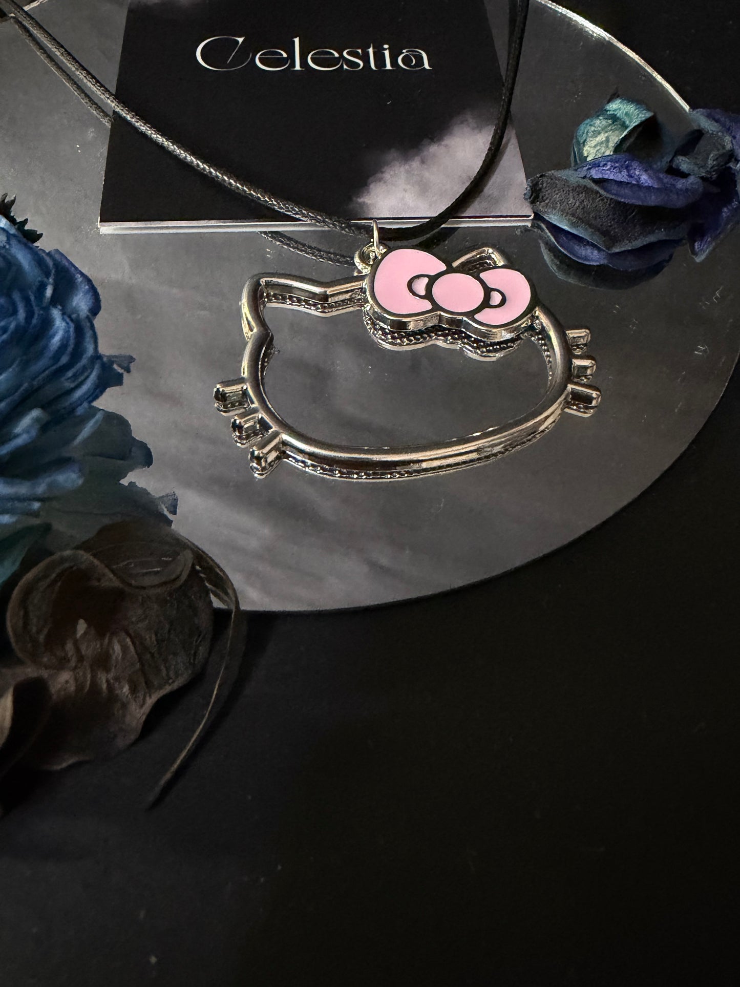 Hello kitty necklace